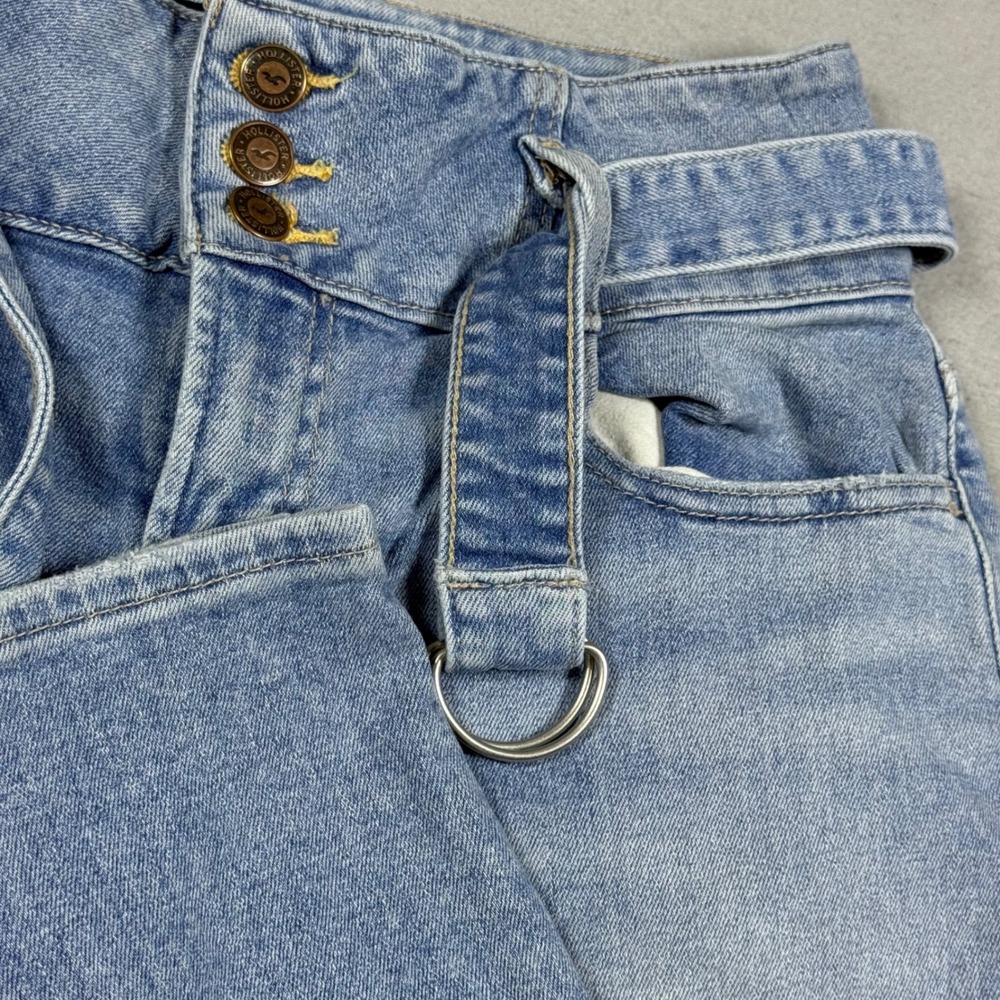 Hollister Ultra High Rise Mom Jeans Light Wash Belted Triple Button 11R W30 L27